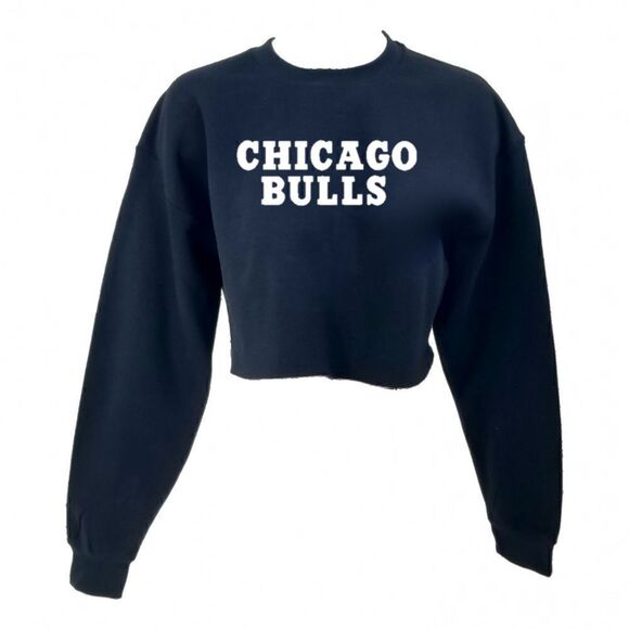 CHICAGO BULLS Classic Vintage Logo BLACK Crop Top Pullover Crewneck Sweatshirt - Picture 1 of 5